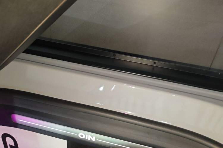 Used Nio ES6 2024 75 kWh Right Side Sill