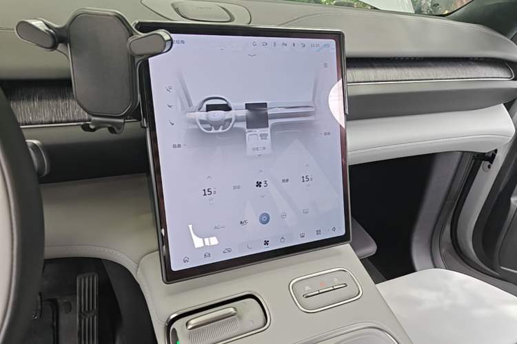 Used Nio ES6 2024 75 kWh Audio And AC Panel