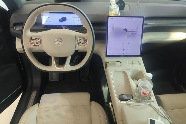 Used Nio ES6 2024 75 kWh Center Console