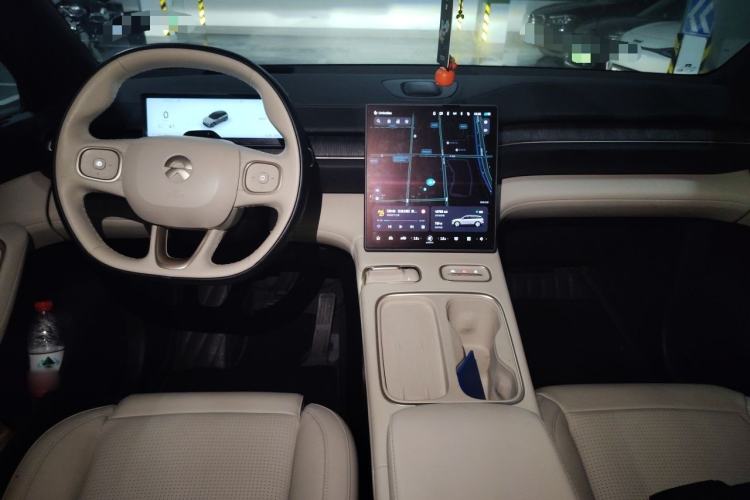 Used Nio ES6 2024 75 kWh Center Console