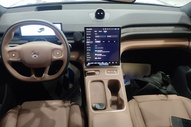 Used Nio ES6 2024 75 kWh Center Console