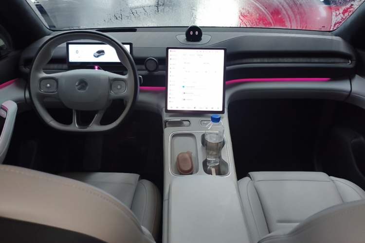 Used Nio ES6 2024 75 kWh Center Console