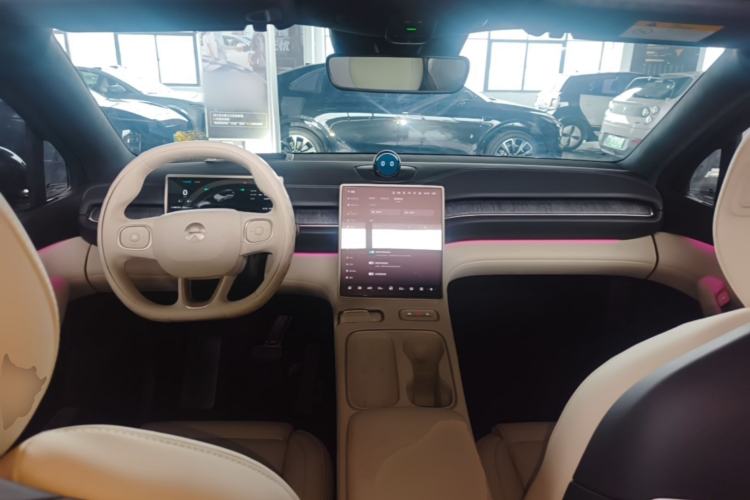 Used Nio ES6 2024 75 kWh Center Console