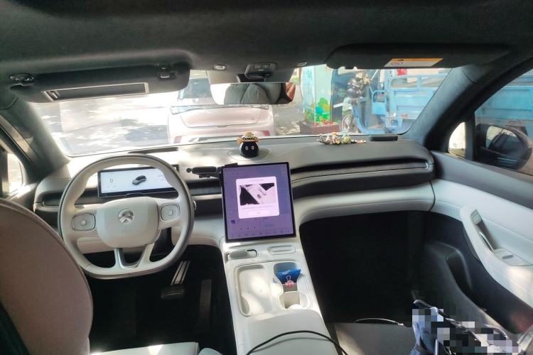 Used Nio ES6 2024 75 kWh Center Console