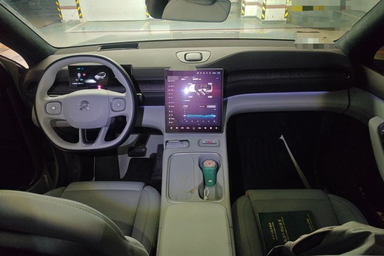 Used Nio ES6 2024 75 kWh Center Console