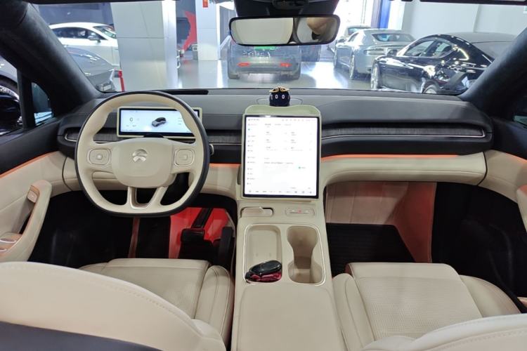 Used Nio ES6 2024 75 kWh Center Console
