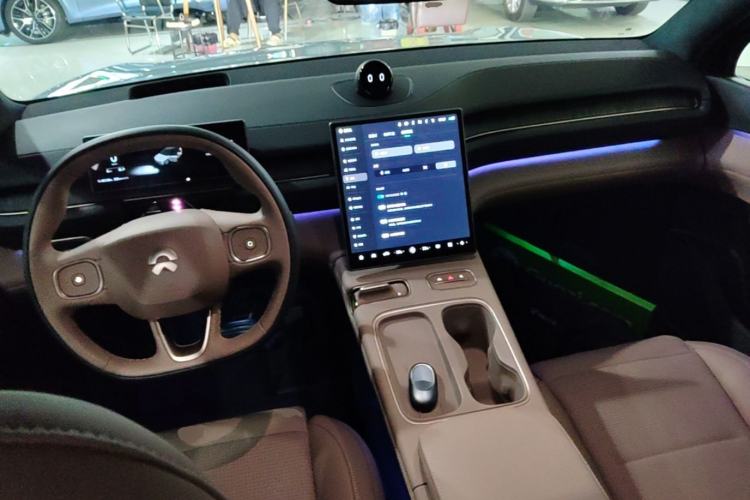 Used Nio ES6 2024 75 kWh Center Console
