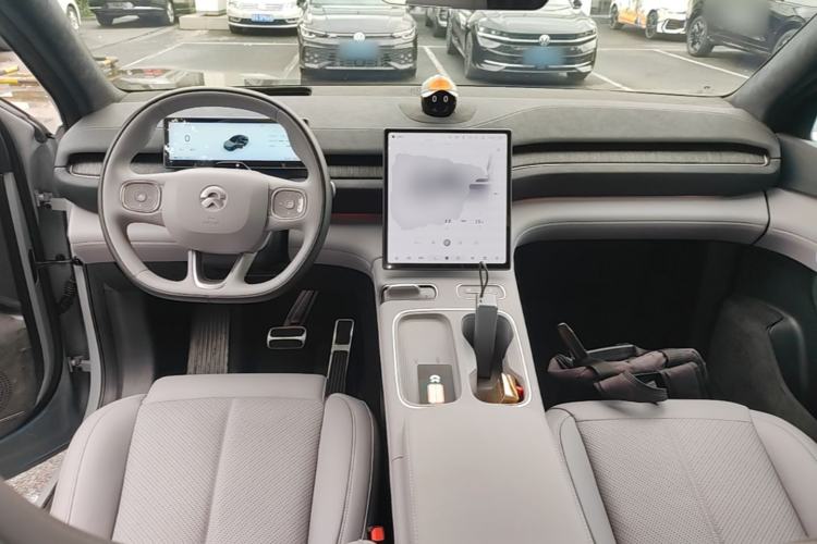 Used Nio ES6 2024 75 kWh Center Console