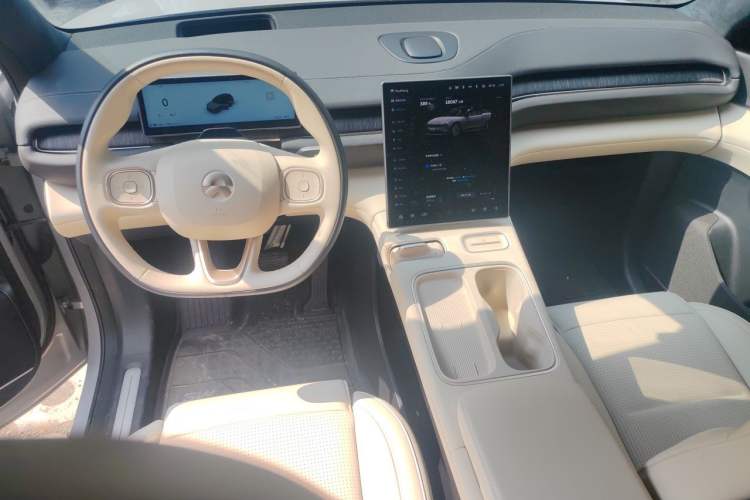 Used Nio ES6 2024 75 kWh Center Console