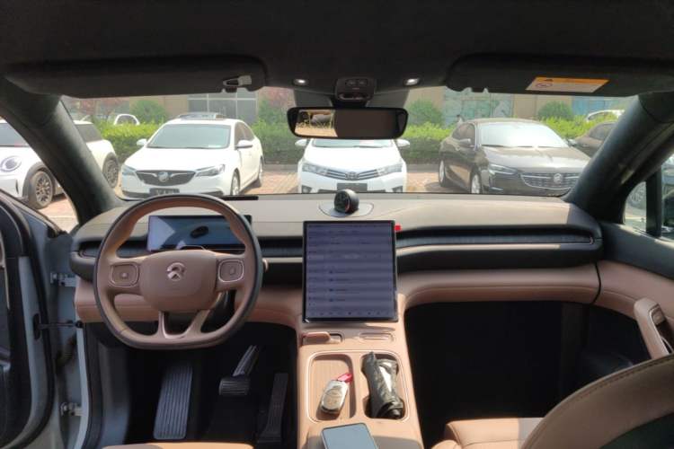 Used Nio ES6 2024 75 kWh Center Console