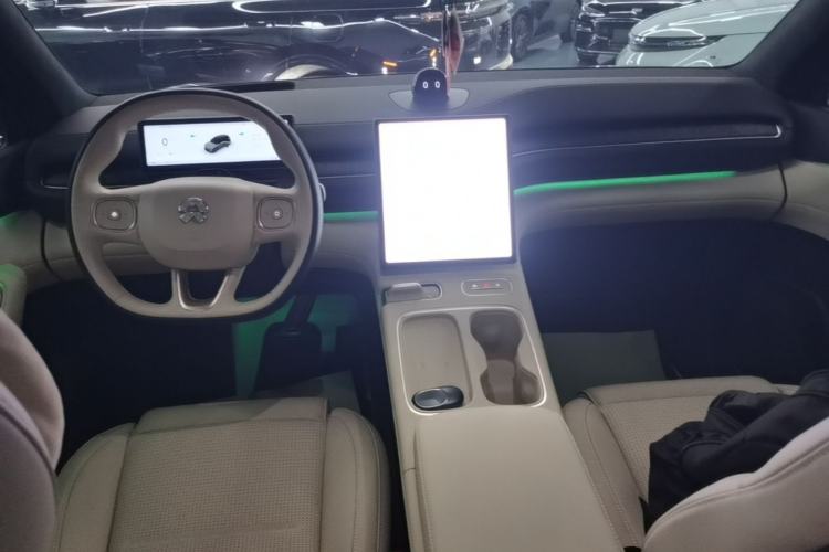 Used Nio ES6 2024 75 kWh Center Console