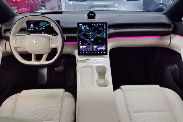 Used Nio ES6 2024 75 kWh Center Console