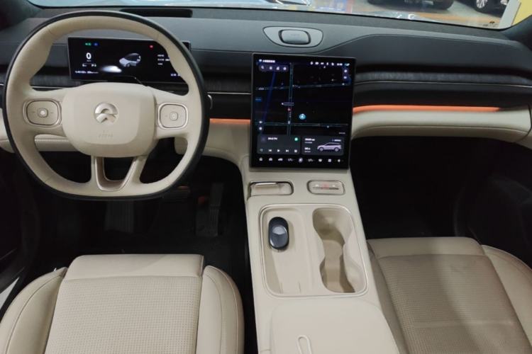Used Nio ES6 2024 75 kWh Center Console