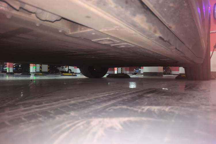 Used Nio ES6 2024 75 kWh Chassis Front Left