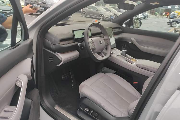 Used Nio ES6 2024 75 kWh Driver Seat