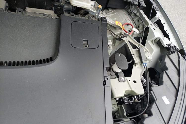 Used Nio ES6 2024 75 kWh Engine Bay Left