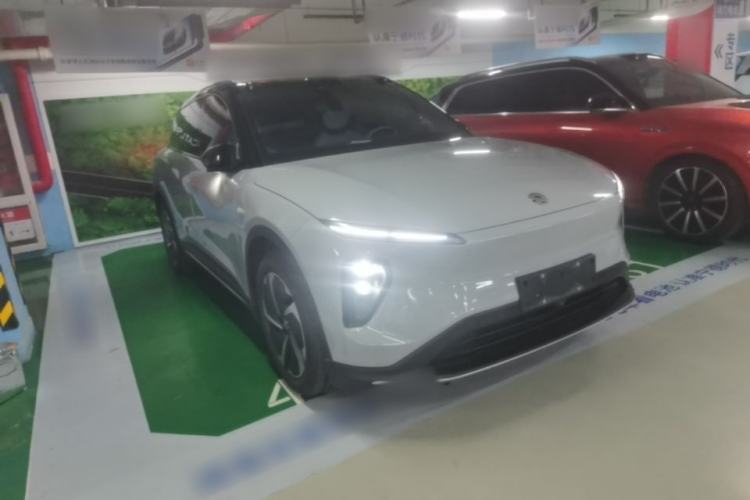 Used Nio ES6 2024 75 kWh Front Right 45 Deg