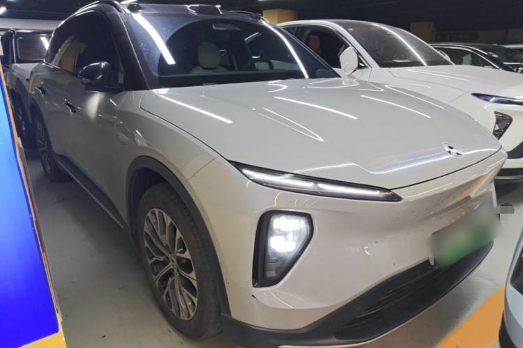 Used Nio ES6 2024 75 kWh Front Right 45 Deg