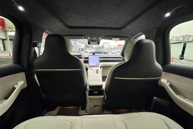 Used Nio ES6 2024 75 kWh Interior 11