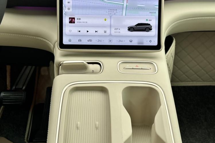 Used Nio ES6 2024 75 kWh Interior 12