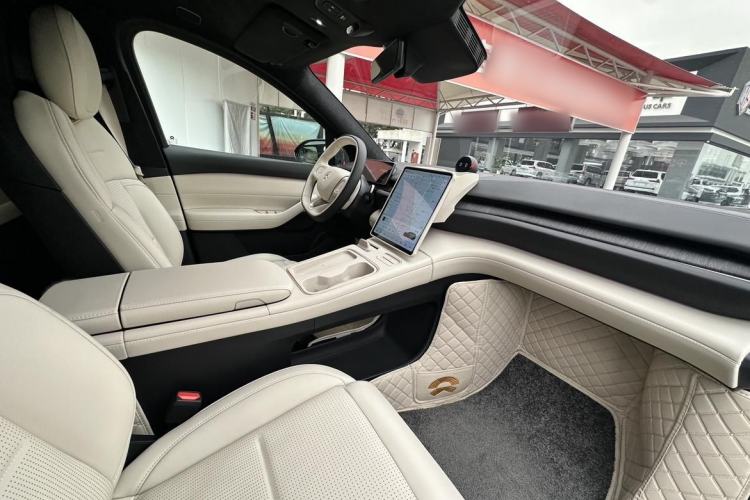 Used Nio ES6 2024 75 kWh Interior 14