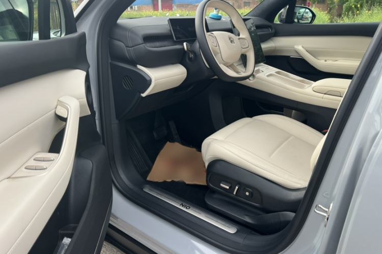Used Nio ES6 2024 75 kWh Interior 2