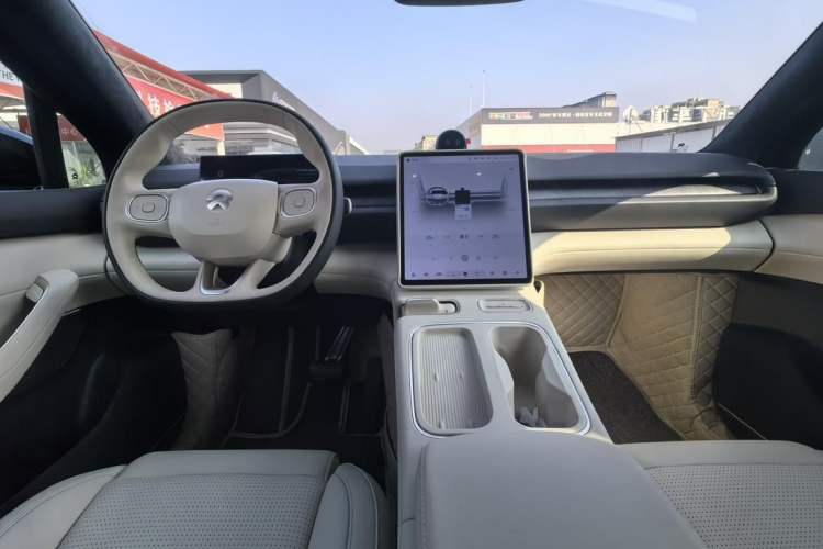 Used Nio ES6 2024 75 kWh Interior 6