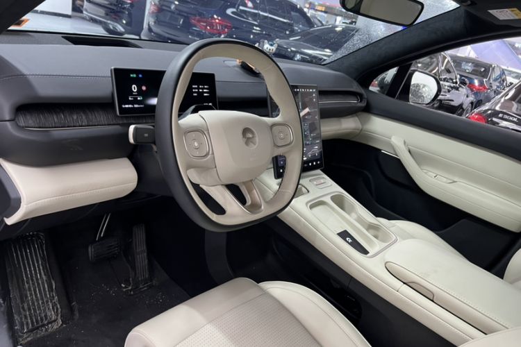 Used Nio ES6 2024 75 kWh Interior 9
