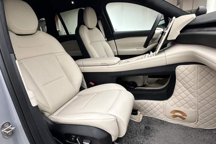 Used Nio ES6 2024 75 kWh Interior 9