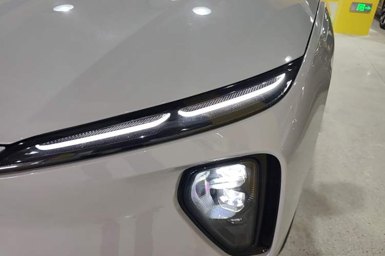 Used Nio ES6 2024 75 kWh Left Front Headlight