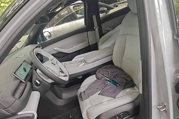 Used Nio ES6 2024 75 kWh Left Front Seat