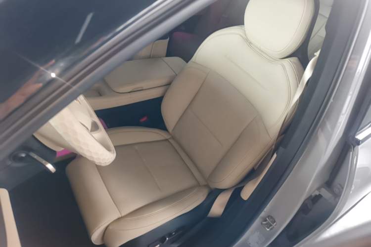 Used Nio ES6 2024 75 kWh Left Front Seat