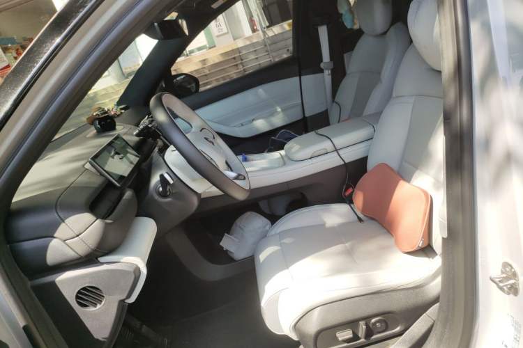 Used Nio ES6 2024 75 kWh Left Front Seat