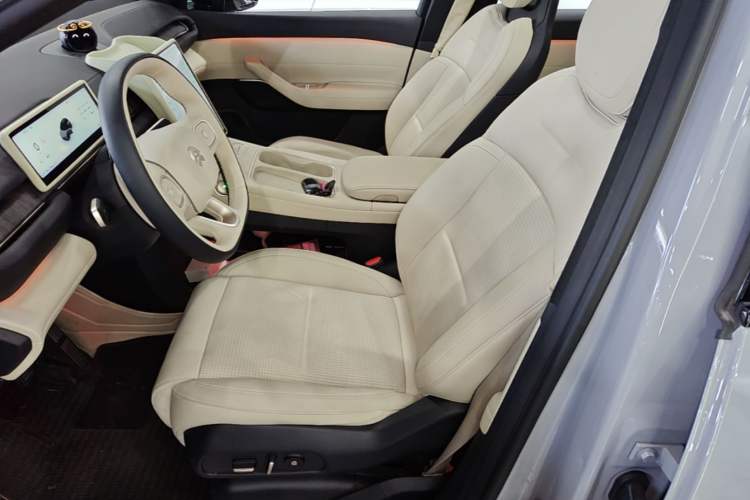 Used Nio ES6 2024 75 kWh Left Front Seat
