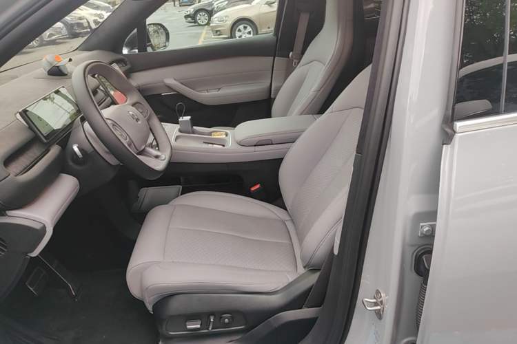 Used Nio ES6 2024 75 kWh Left Front Seat