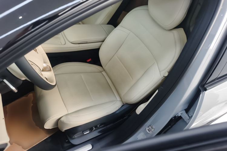 Used Nio ES6 2024 75 kWh Left Front Seat