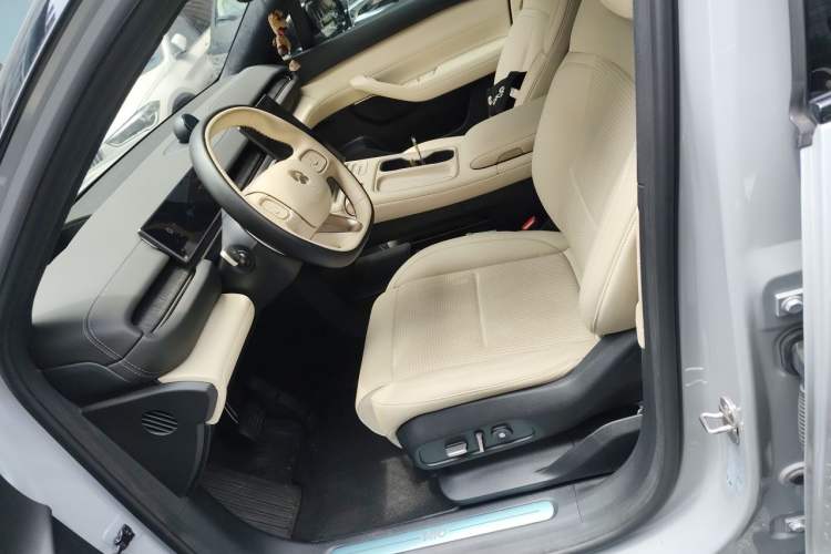Used Nio ES6 2024 75 kWh Left Front Seat