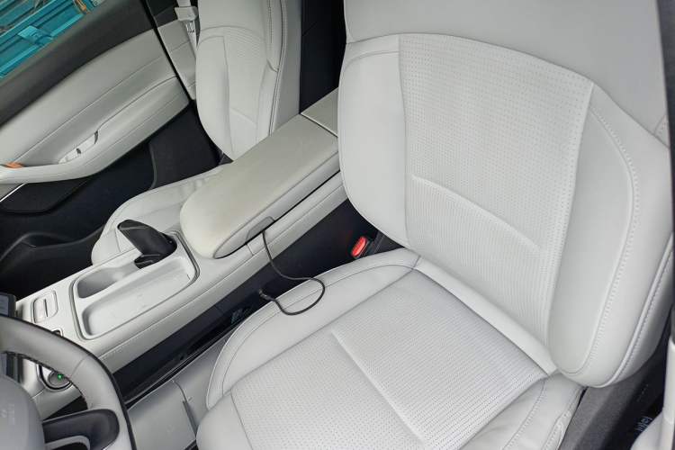 Used Nio ES6 2024 75 kWh Left Front Seat