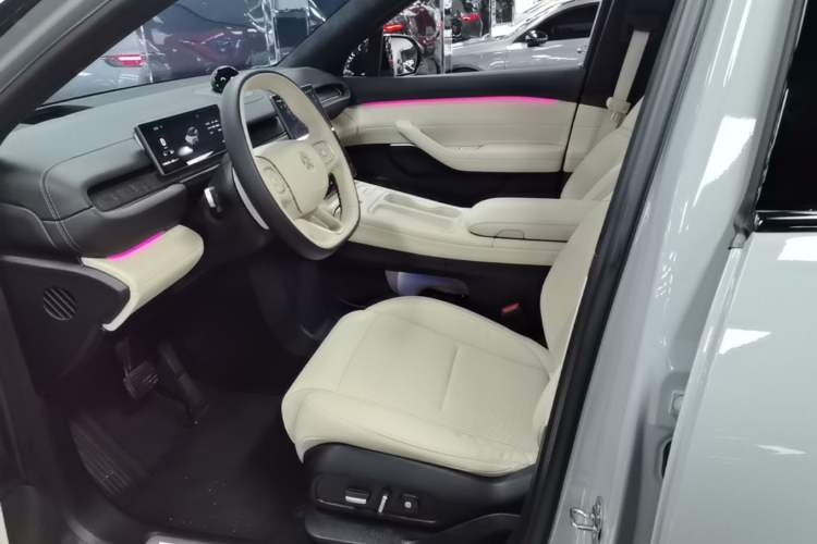 Used Nio ES6 2024 75 kWh Left Front Seat