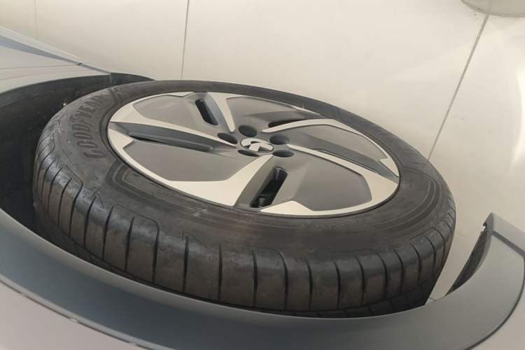 Used Nio ES6 2024 75 kWh Left Front Wheel Hub