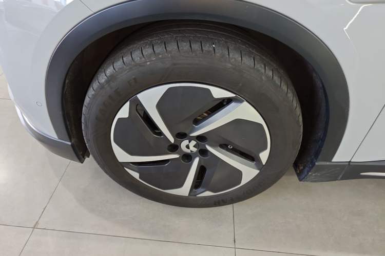 Used Nio ES6 2024 75 kWh Left Front Wheel Hub