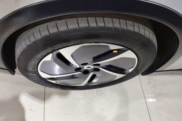 Used Nio ES6 2024 75 kWh Left Front Wheel Hub