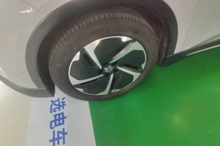 Used Nio ES6 2024 75 kWh Left Front Wheel Hub