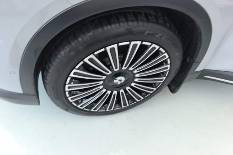 Used Nio ES6 2024 75 kWh Left Front Wheel Hub