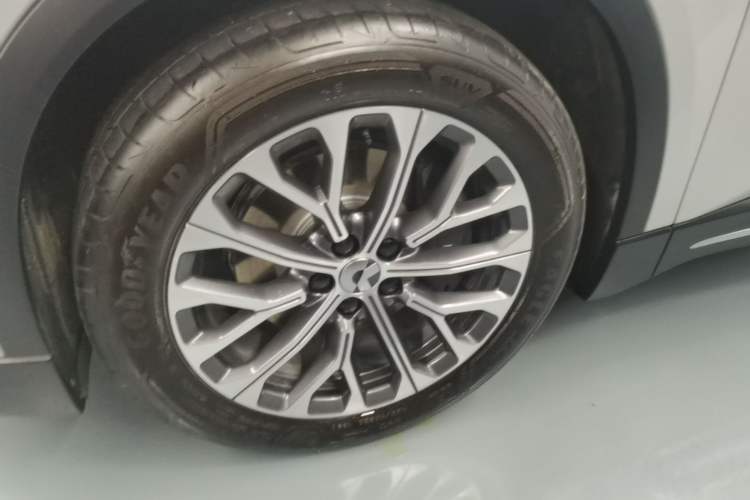 Used Nio ES6 2024 75 kWh Left Front Wheel Hub