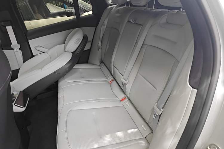 Used Nio ES6 2024 75 kWh Left Rear Seat