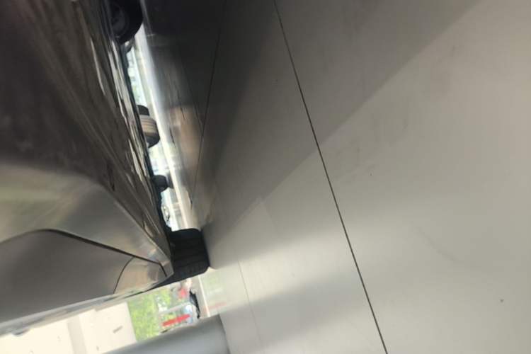 Used Nio ES6 2024 75 kWh Left Side Sill