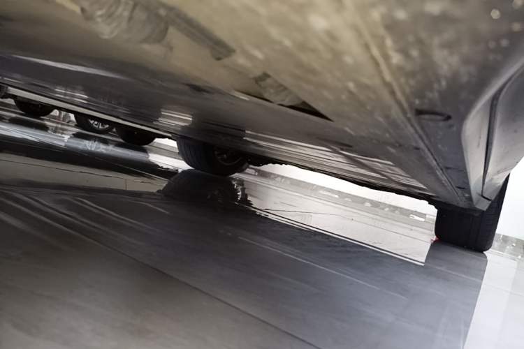 Used Nio ES6 2024 75 kWh Left Side Sill
