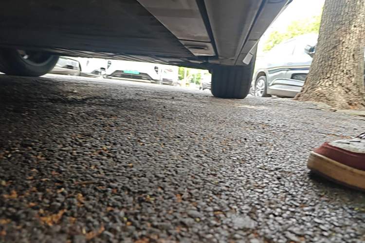 Used Nio ES6 2024 75 kWh Left Side Sill