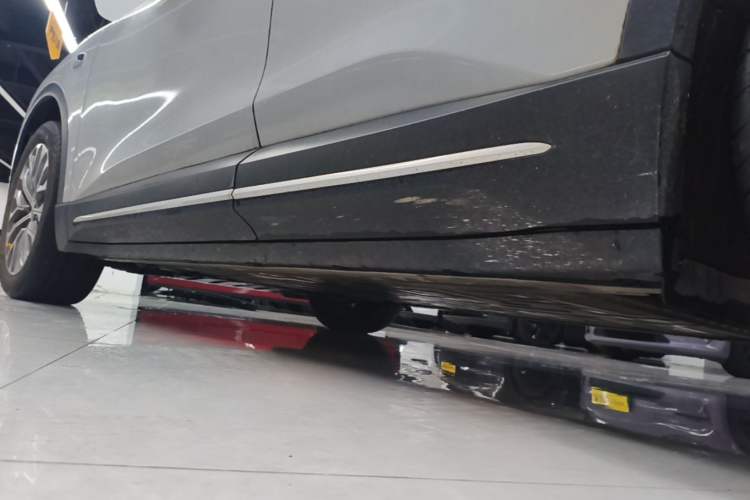 Used Nio ES6 2024 75 kWh Left Side Sill
